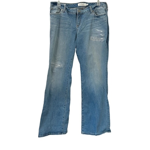 Torrid Relaxed Boot Light Wash Distressed Jeans - Picture 1 of 7